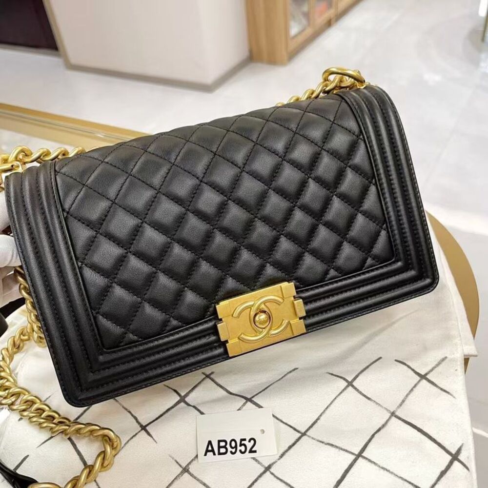 Chanel Women Pre-Loved Bag Very Good Condition - Picture 2 of 9